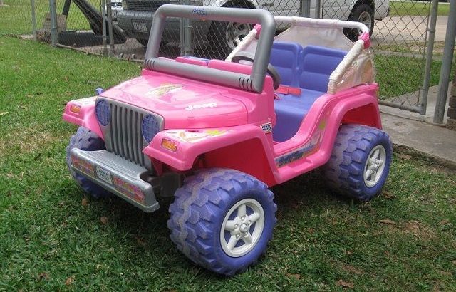 Pink Jeep Power Wheels barbie deluxe - typestrucks.com
