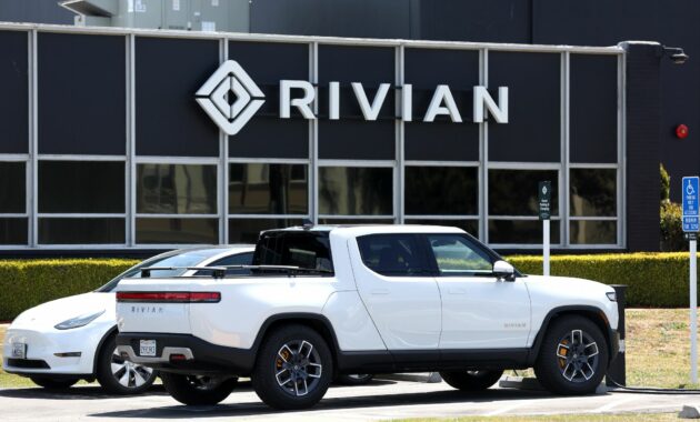 Who makes Rivian Truck