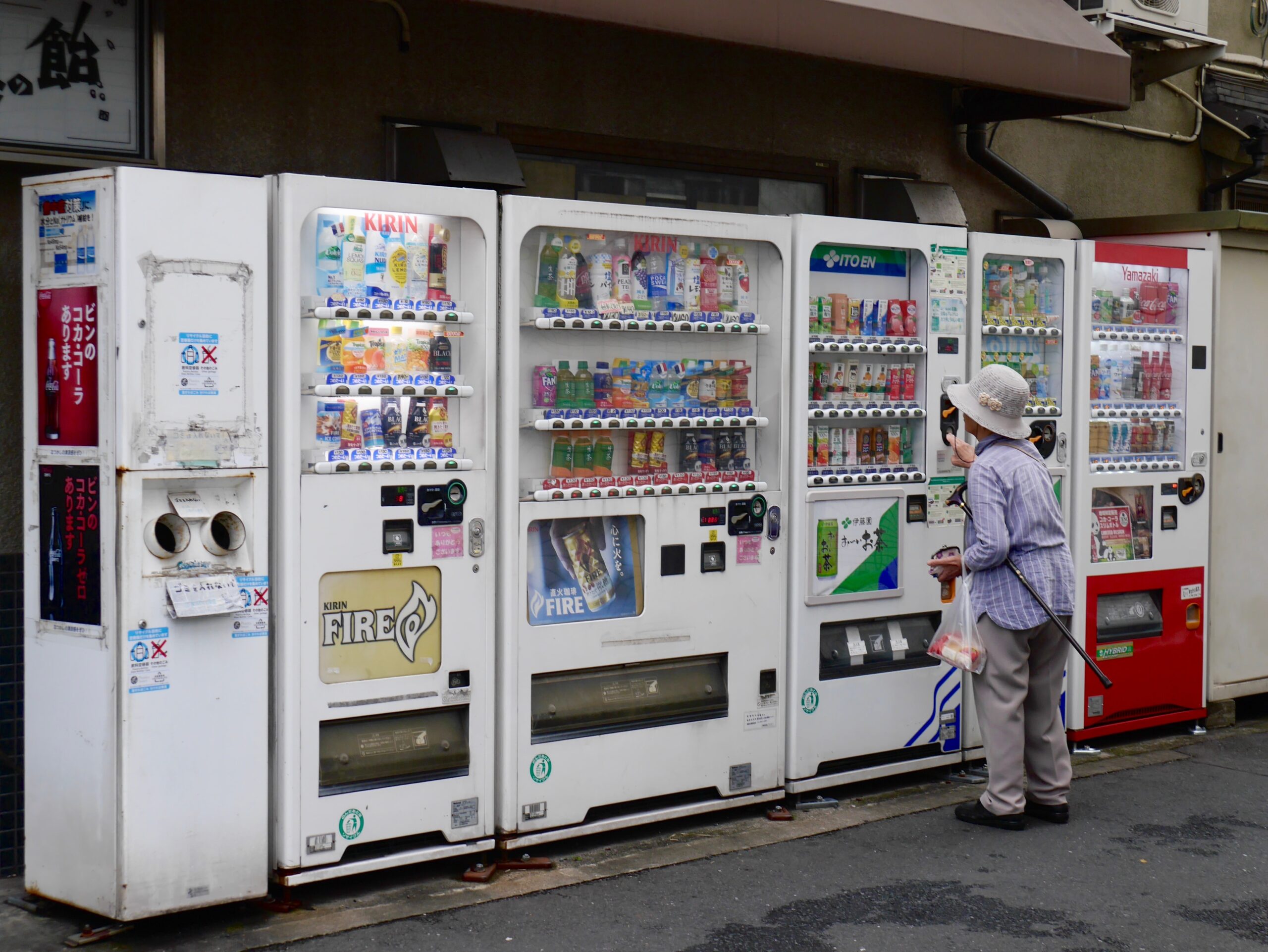 The Advantages of Purchasing Used Vending Machines for Sale