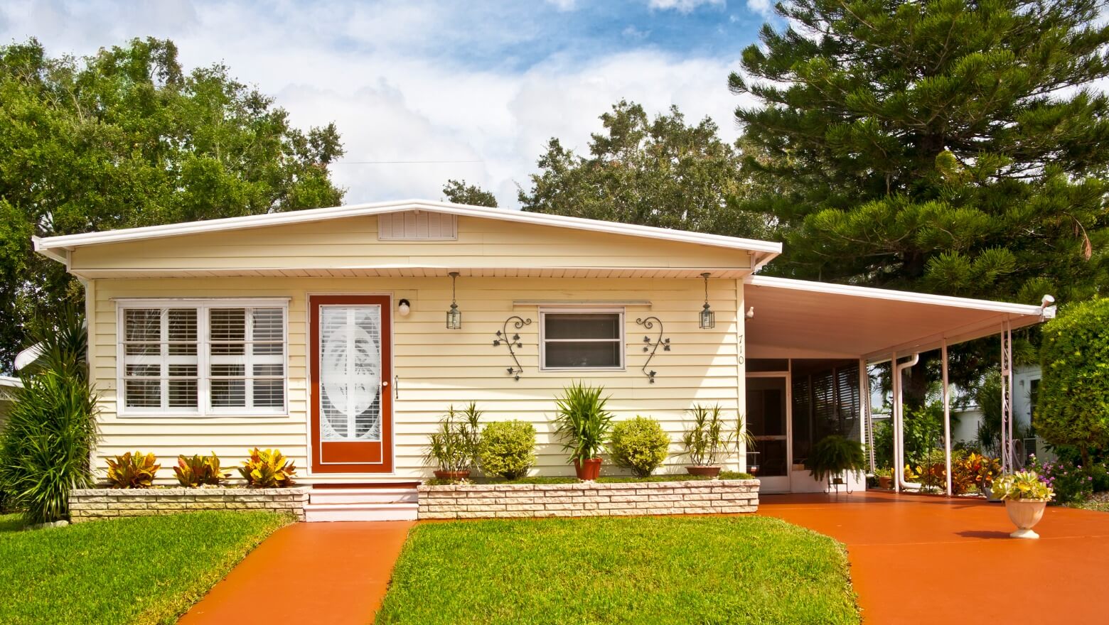 The Differences Between Mobile Homes vs Manufactured Homes